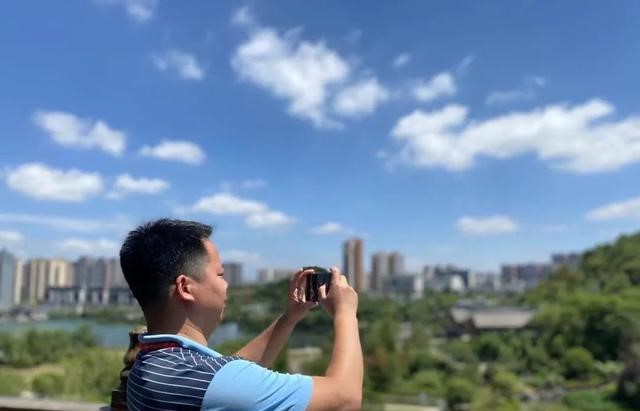 良好的生態(tài)為綠色發(fā)展鋪平道路！貴陽生態(tài)文明建設引來嘉賓點贊.jpeg