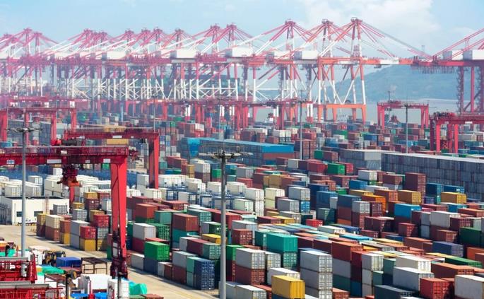 上海港測(cè)試“世界上第一臺(tái)”氫燃料電池驅(qū)動(dòng)的移動(dòng)式起重機(jī).jpg